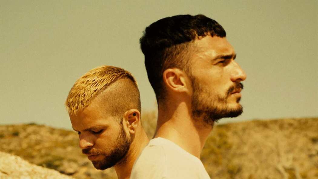 მას მე  ვუყვარვარ  ქართულად -  He Loves Me